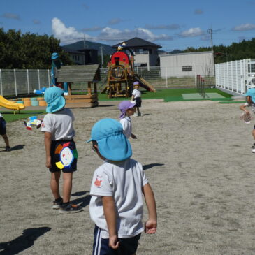 紙皿で作りました🖍️